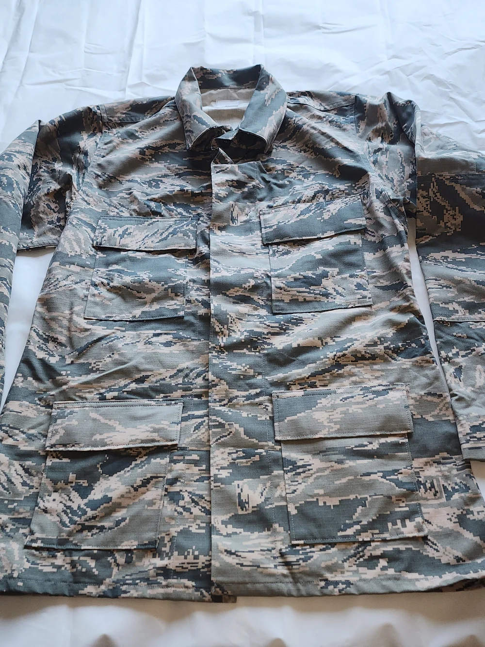 US ARMY Force Utility Camouflage Pattern Coat Men's Size 36L Is Used